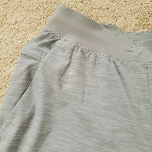 Lululemon T.H.E. Short *Linerless 9" M - Picture 3 of 9